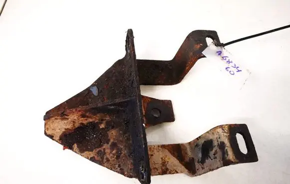 Chrysler Voyager Engine mounting bracket