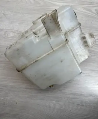 Windshield washer fluid reservoir/tank