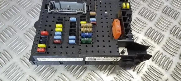 Volvo V70 Fuse box set 28017881 28017881REM