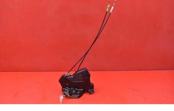 Toyota Auris E180 Front door lock 