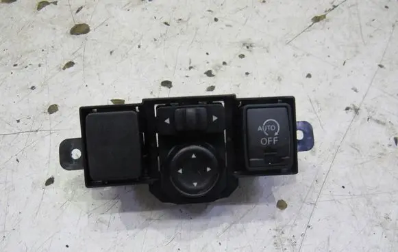 Nissan Note (E12) Wing mirror switch