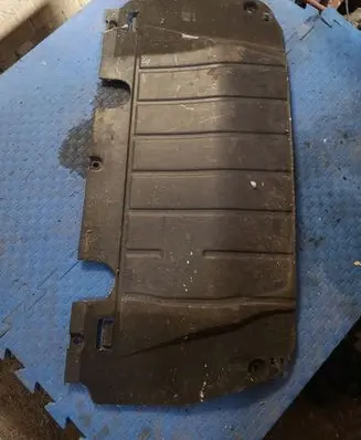 Renault Clio III Engine splash shield/under tray