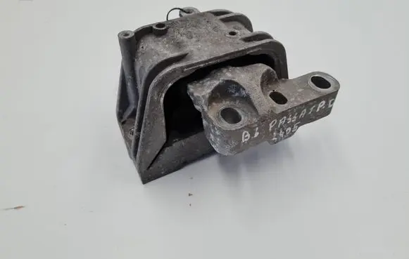 Volkswagen PASSAT B6 Engine mount bracket 1K0199262