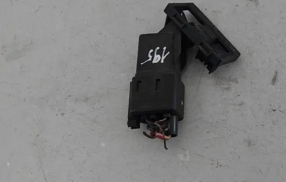 Volkswagen PASSAT B6 Glow plug pre-heat relay 0281003038