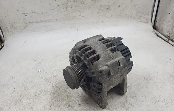Audi A4 S4 B5 8D Generator/alternator 028903031A
