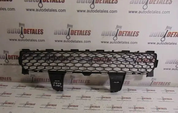Toyota Corolla Verso AR10 Front bumper lower grill 531120F030