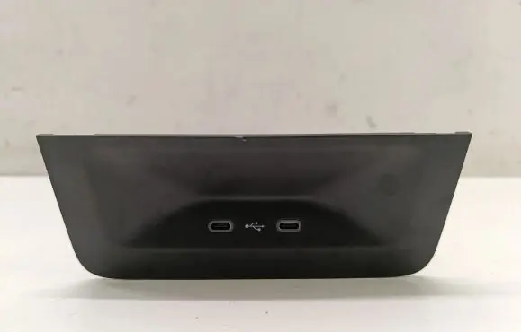 Skoda Enyaq iV USB socket connector 657035736A