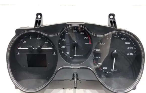 Speedometer (instrument cluster)