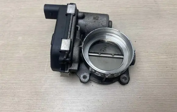 Volkswagen Golf VIII Throttle body valve 04E133062T