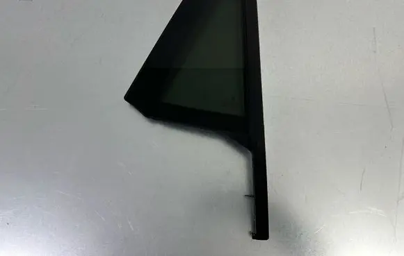 BMW X1 F48 F49 Rear vent window glass 51377405606 7405606