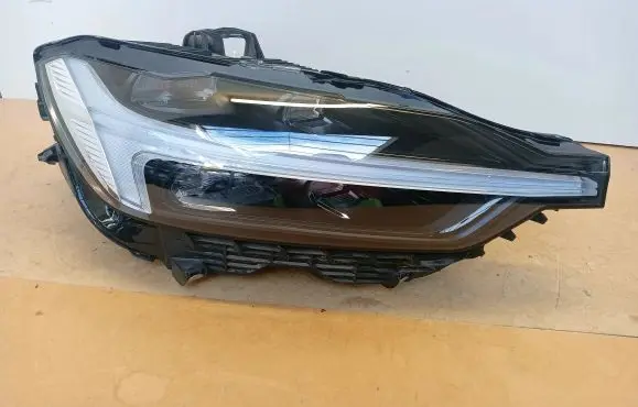 Volvo XC60 Headlight/headlamp 90018096