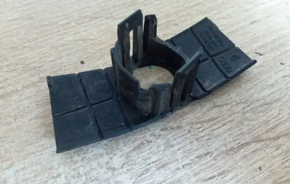 Audi Q5 SQ5 8R Rear parking sensor holder (PDC) 8R0919257 NE70720