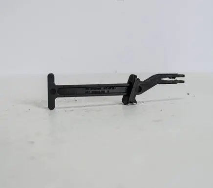 Volkswagen PASSAT B5 Other engine bay part 3B0823593D
