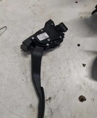 Mitsubishi Colt Accelerator throttle pedal A4543000304 MN125792 6PV00886600