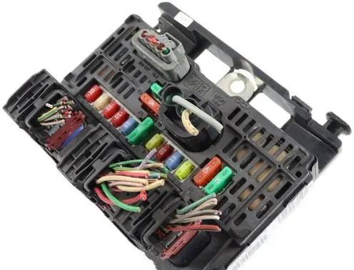 Peugeot 307 Fuse module S118983004Q 156000053 BSML0400