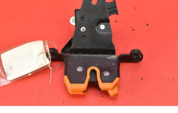 Skoda Octavia Mk1 (1U) Tailgate/trunk/boot lock/catch/latch 1U6827501C