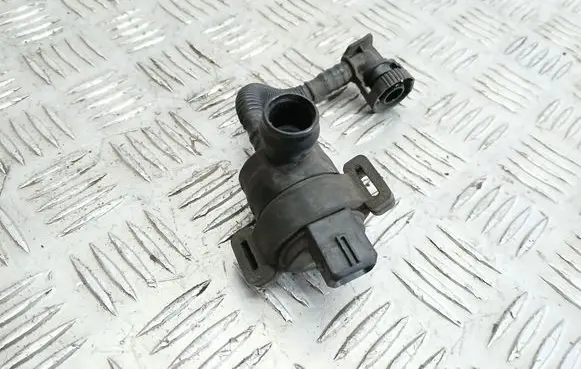 BMW 1 E82 E88 Vacuum valve 7551262