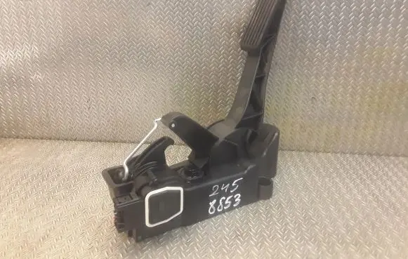 Mercedes-Benz B W245 Accelerator throttle pedal 1693000204