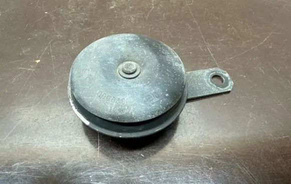 Toyota Prius (XW30) Horn signal 8651028130