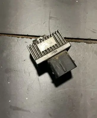 Opel Vivaro Glow plug pre-heat relay