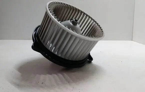 Mazda 323 Heater fan/blower 8940000