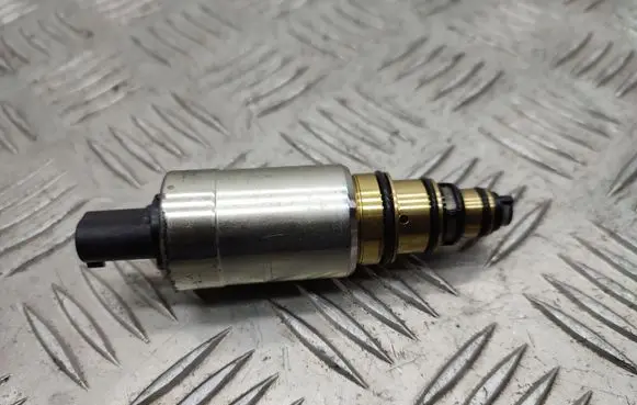 Mercedes-Benz E C207 W207 Air conditioning (A/C) pressure sensor 
