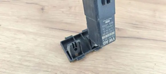 Skoda Octavia Mk2 (1Z) Glow plug pre-heat relay 03G907282A