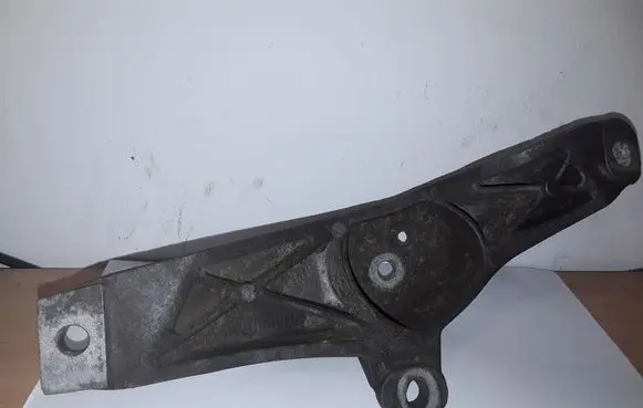 BMW 5 E39 Engine mounting bracket 1096079