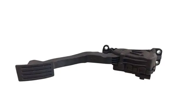 Accelerator throttle pedal