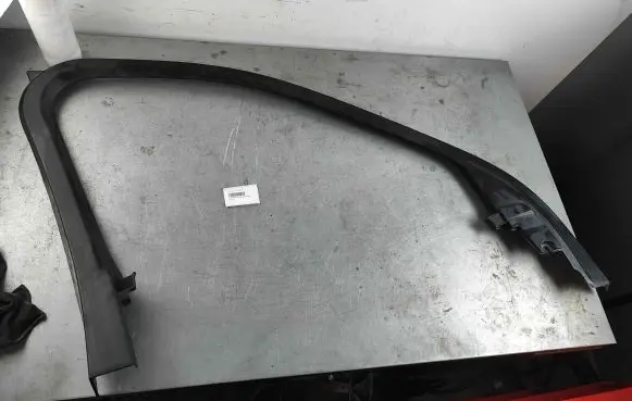 Volvo XC90 Front door window/glass frame 31393870