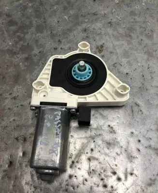 Volkswagen PASSAT B8 Front door window regulator motor 5Q4959802BBILI 5Q4959802B