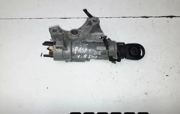 Volkswagen PASSAT B5 Ignition lock 4b0905851a
