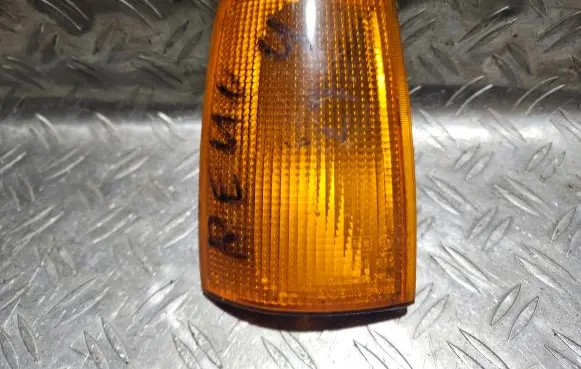 Renault 9 Front indicator light 635635 60.76M