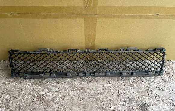 Jaguar XF X250 Front bumper lower grill 8X2317K945 8X23BBBK