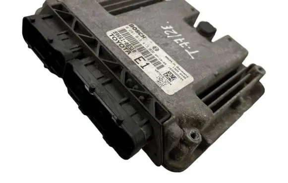 Toyota Auris 150 Engine control unit/module 0281013413 8966102E10 4079181524