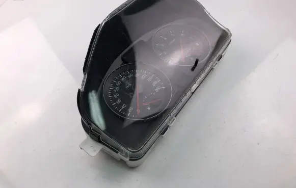 Volvo C70 Speedometer (instrument cluster) 31254775