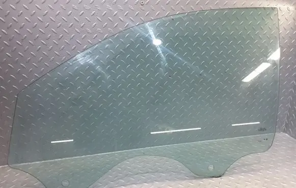 Volkswagen Touareg I Front door window glass four-door 7L0845201F