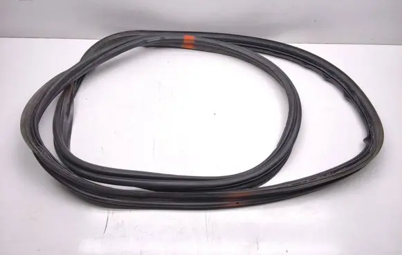 Volvo S90, V90 Loading door rubber seal (on body) 31371781