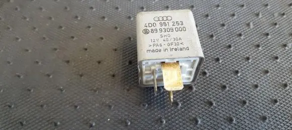Volkswagen PASSAT B5.5 Other relay 4D0951253 899309000