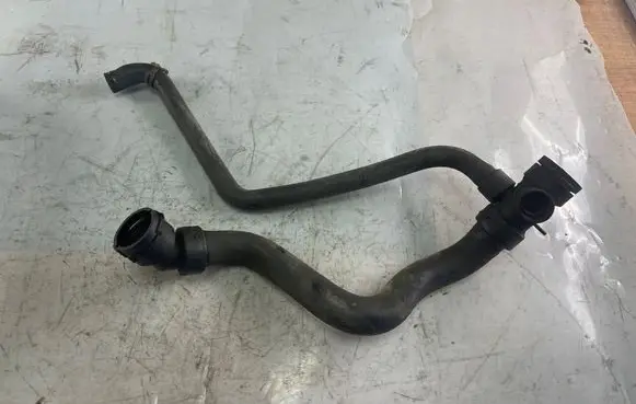 Volkswagen PASSAT B5.5 Engine coolant pipe/hose 4b0121049s