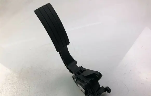 Renault Captur Accelerator throttle pedal 180029347R K3064
