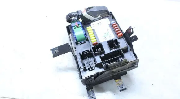 Jeep Compass Fuse module P68381687AA 28600711