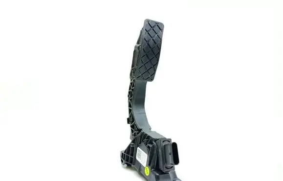Accelerator throttle pedal