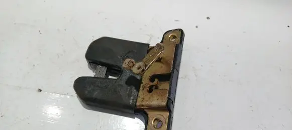 Audi A4 S4 B5 8D Tailgate/trunk/boot lock/catch/latch 8D5827505
