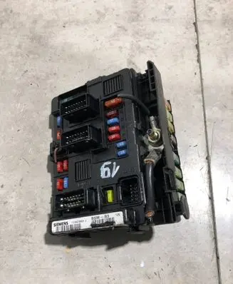 Peugeot 206 Fuse module T118470003J 9643498880 964349888000