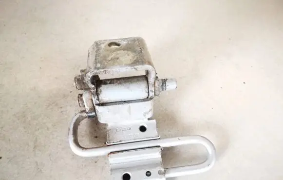 Audi A4 S4 B6 8E 8H Rear door lower hinge 8e0833412