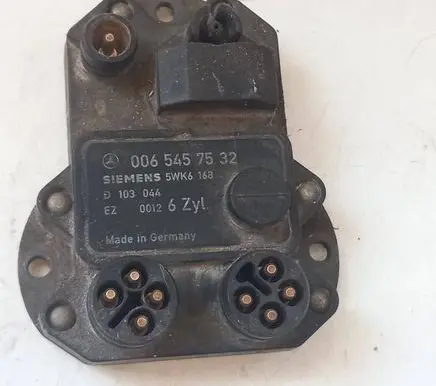 Mercedes-Benz E W124 Ignition amplifier control unit 0065457532 D103044