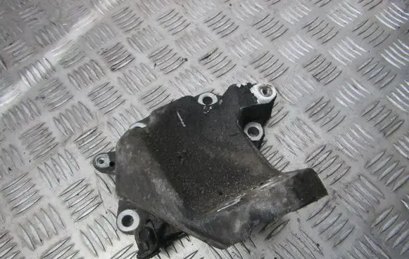Lexus IS 220D-250-350 Engine mounting bracket