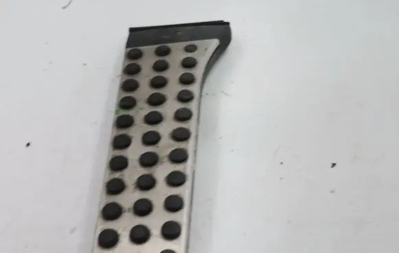 Mercedes-Benz C W204 Accelerator throttle pedal a2043000182 00000000000