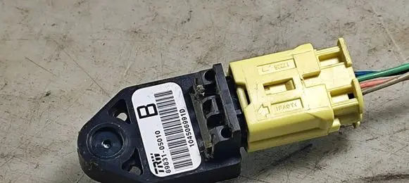 Toyota Avensis T250 Airbag deployment crash/impact sensor 8983105010 104506991D